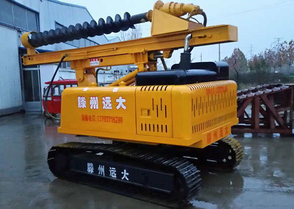 青青草视频污太陽能光伏履帶液壓青青草视频在线下载雨中拍攝圖二