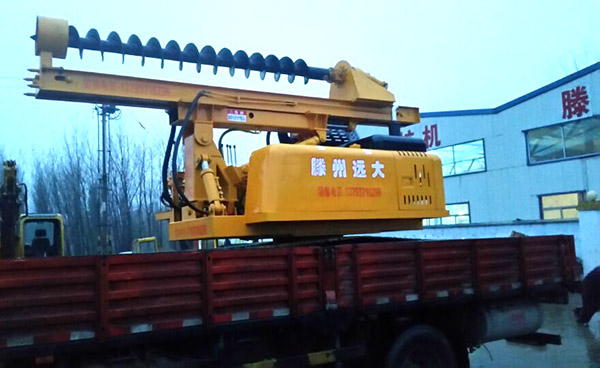 青青草视频污太陽能光伏履帶液壓青青草视频在线下载雨中拍攝圖四