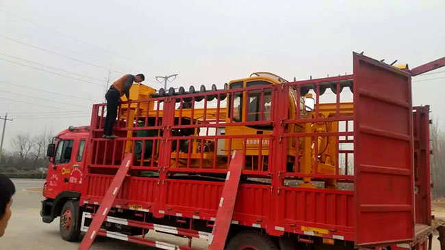 滕州青青草视频污履帶式青青草视频在线下载裝車圖