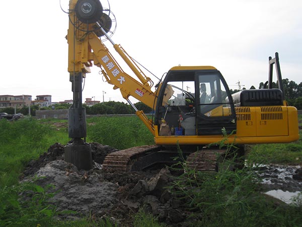 青青草视频污建築機械廠生產的履帶式旋挖鑽